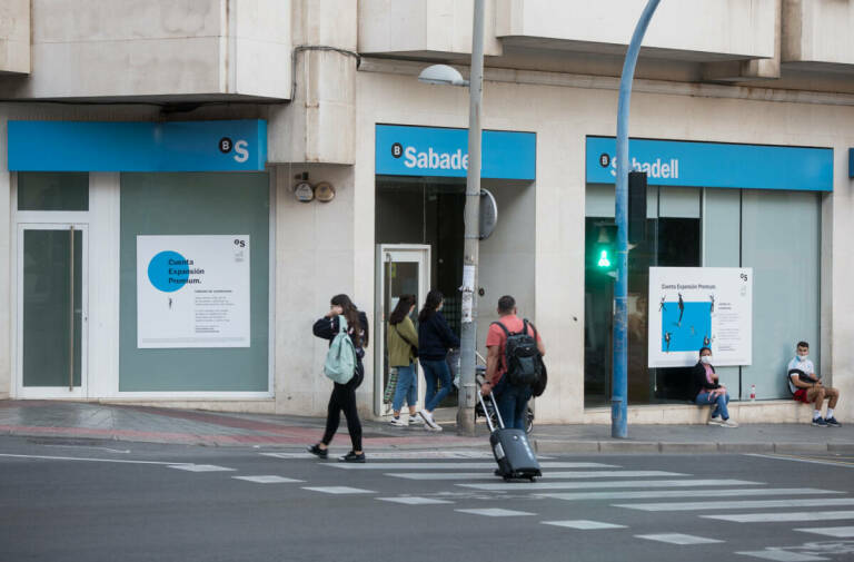 Oficina de Banco Sabadell en Alicante.